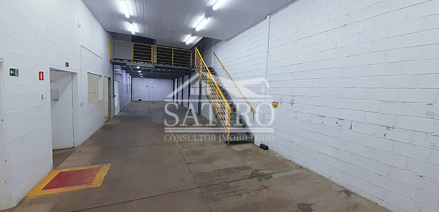 Excelente galpão para locação !