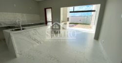 Casa Com Fachada Moderna!