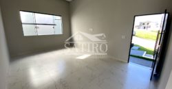 Casa Com Fachada Moderna!