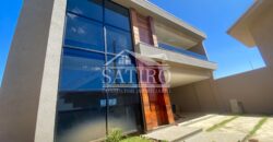 Casa Com Design Moderno!