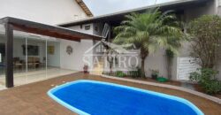 Casa Com Requinte e Elegância !