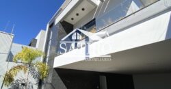 Casa Com Design Moderno!