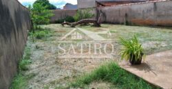 Casa Com Amplo Quintal a Venda!