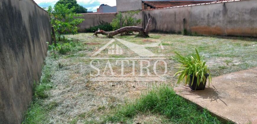 Casa Com Amplo Quintal a Venda!