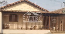 Casa Com Amplo Quintal a Venda!