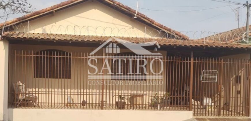 Casa Com Amplo Quintal a Venda!