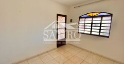 Casa Com Amplo Quintal a Venda!