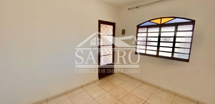 Casa Com Amplo Quintal a Venda!