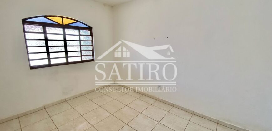 Casa Com Amplo Quintal a Venda!