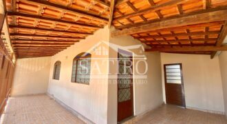Casa Com Amplo Quintal a Venda!