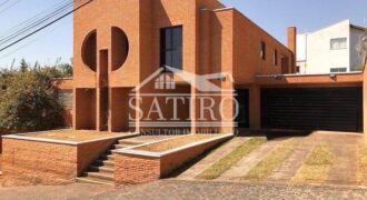 Casa de Estilo Rústico em Bairro Nobre de P.A