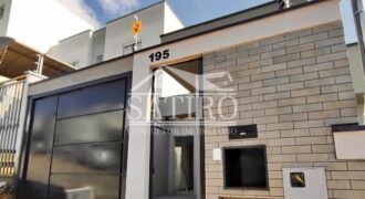 Casa De Três Dormitórios a Venda!