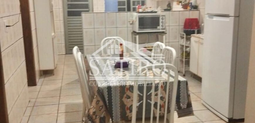 Casa a Venda no Cajuru!