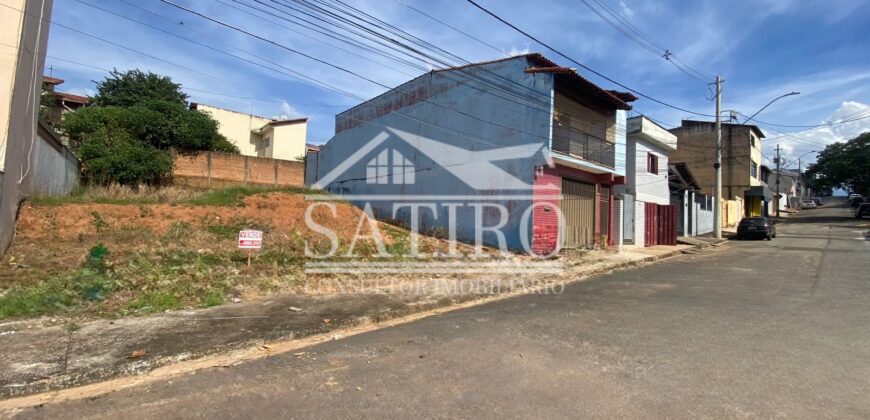ATENÇÃO…LOTE A VENDA NAS PROXIMIDADES DO FÓRUM!