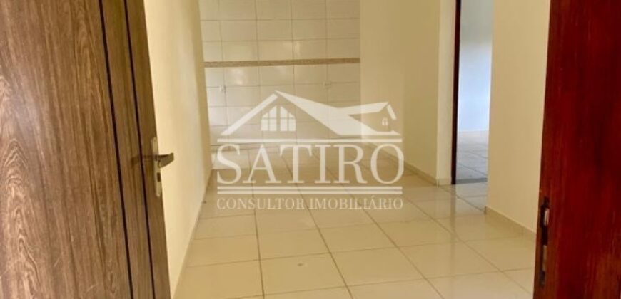 Apartamento térreo aconchegante, com excelente iluminação natural e ambientes bem distribuídos