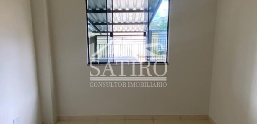Apartamento térreo aconchegante, com excelente iluminação natural e ambientes bem distribuídos