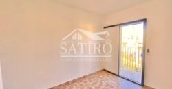 Apartamento espaçoso, com cômodos bem distribuídos com sacada a venda