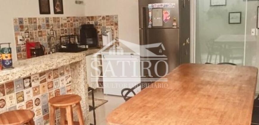 Casa clara e aconchegante em bairro nobre, com ambientes amplos e excelente iluminação natural