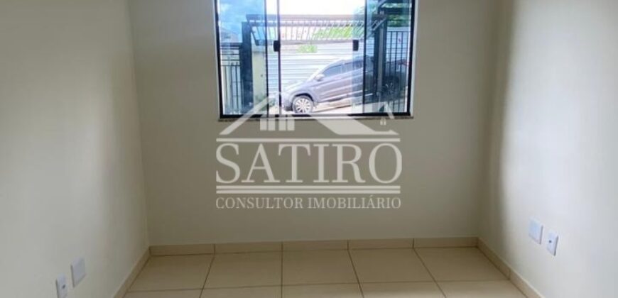 Apartamento térreo aconchegante, com excelente iluminação natural e ambientes bem distribuídos