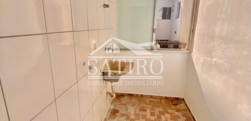 Apartamento espaçoso, com cômodos bem distribuídos com sacada a venda