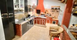 Casa com área gourmet incrível, estilo rústico com cômodos bem distribuídos