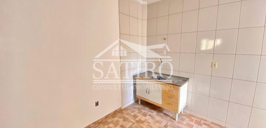 Apartamento espaçoso, com cômodos bem distribuídos com sacada a venda