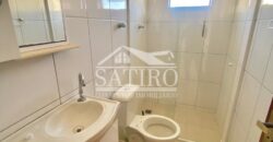 Apartamento espaçoso, com cômodos bem distribuídos com sacada a venda