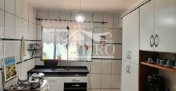 Casa confortável com localização privilegiada, próximo a mercado, farmácia, escola e muito mais!