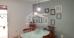 Casa confortável com localização privilegiada, próximo a mercado, farmácia, escola e muito mais!