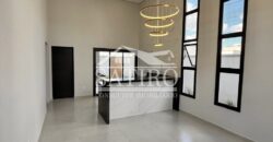 Imóvel com fachada moderna, arejada trazendo muito conforto e tranquilidade!